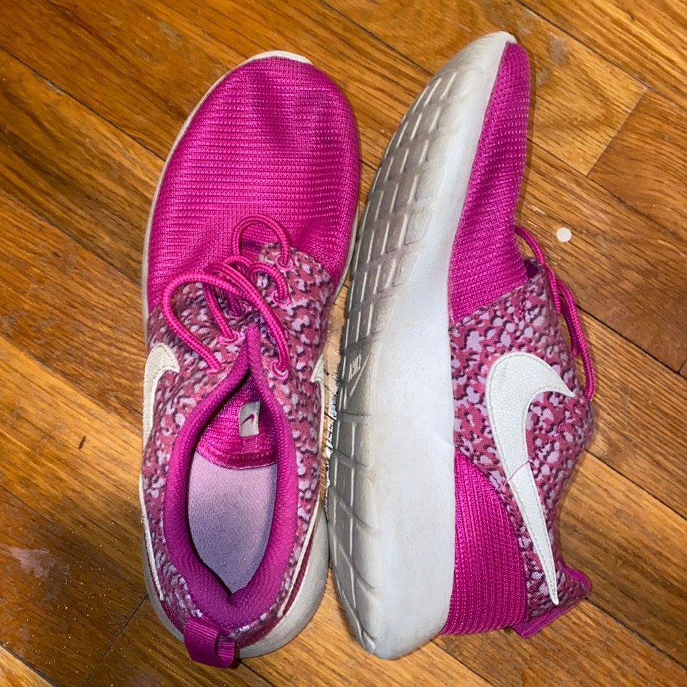 Nike Roche - Picture 2 of 3